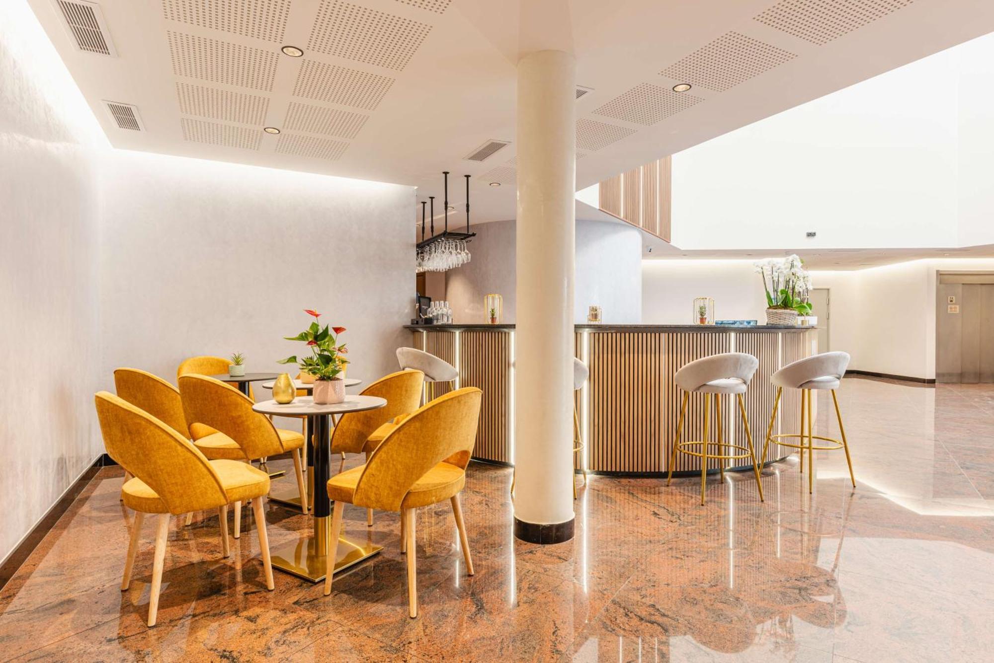 Brit Hotel Privilege Paris Rosny-Sous-Bois Exterior foto