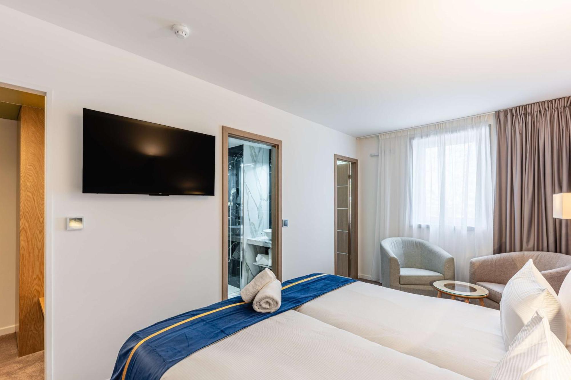 Brit Hotel Privilege Paris Rosny-Sous-Bois Exterior foto