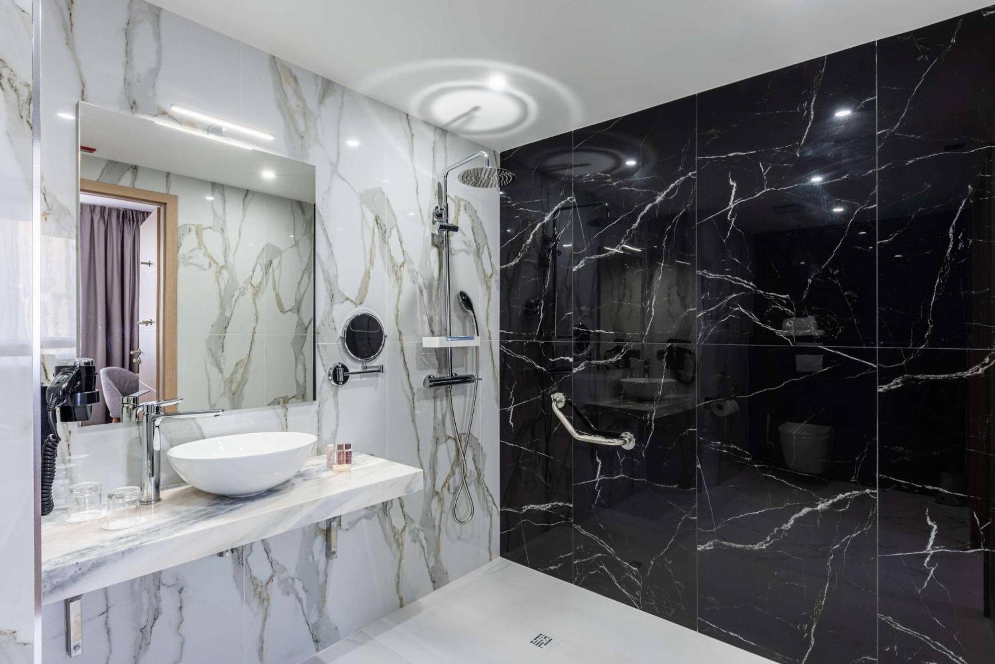 Brit Hotel Privilege Paris Rosny-Sous-Bois Exterior foto