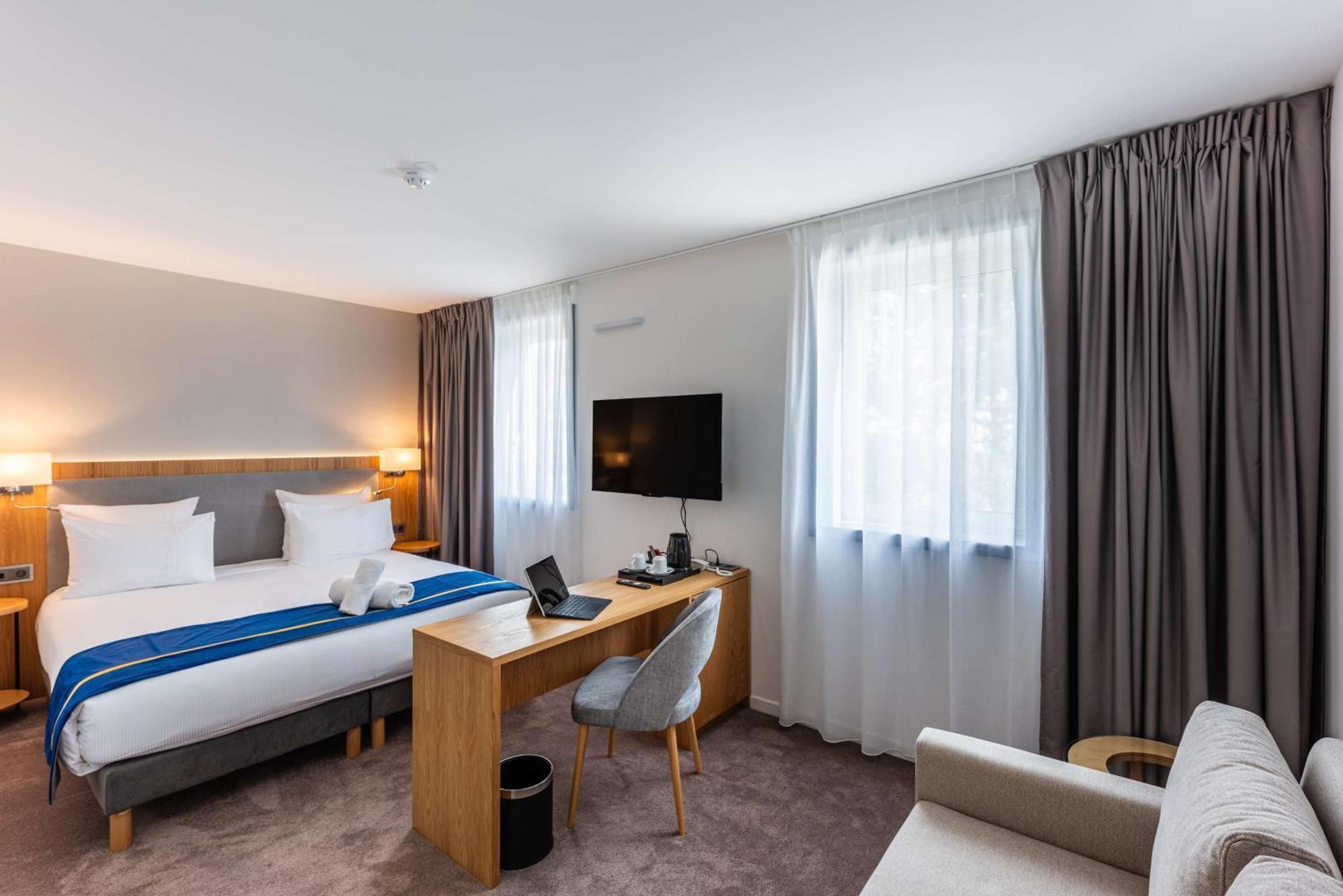 Brit Hotel Privilege Paris Rosny-Sous-Bois Exterior foto