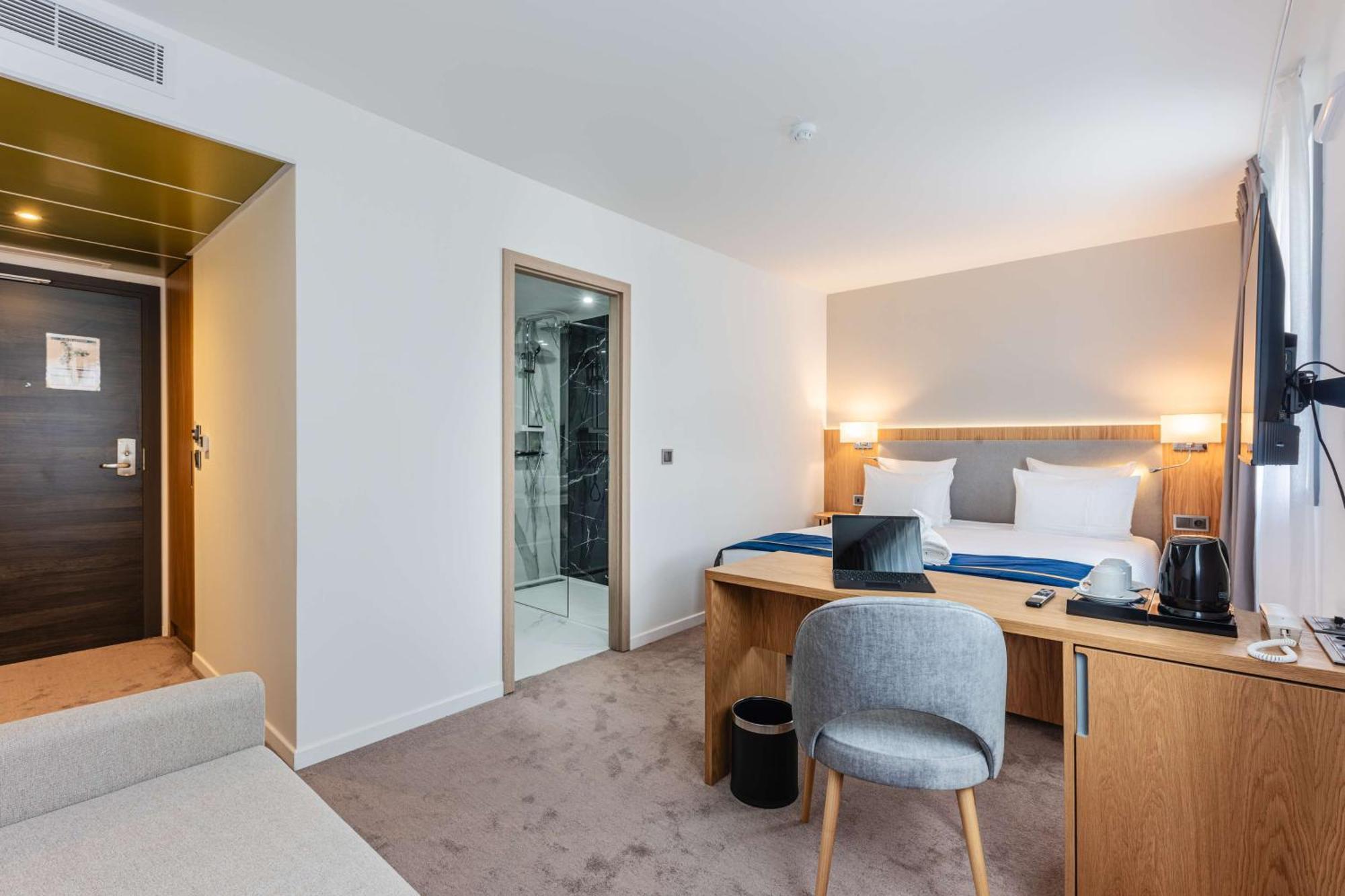 Brit Hotel Privilege Paris Rosny-Sous-Bois Exterior foto